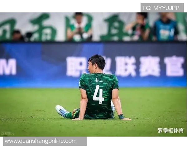 令人意外！只是两周内，邵佳一忽然松口：我国男足将持续招募老将